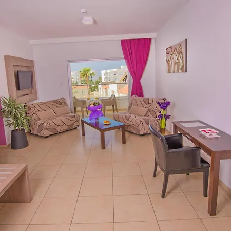 Отель New Famagusta &