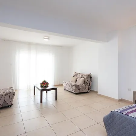 New Famagusta & Szálloda 3*