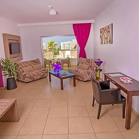 Отель New Famagusta &
