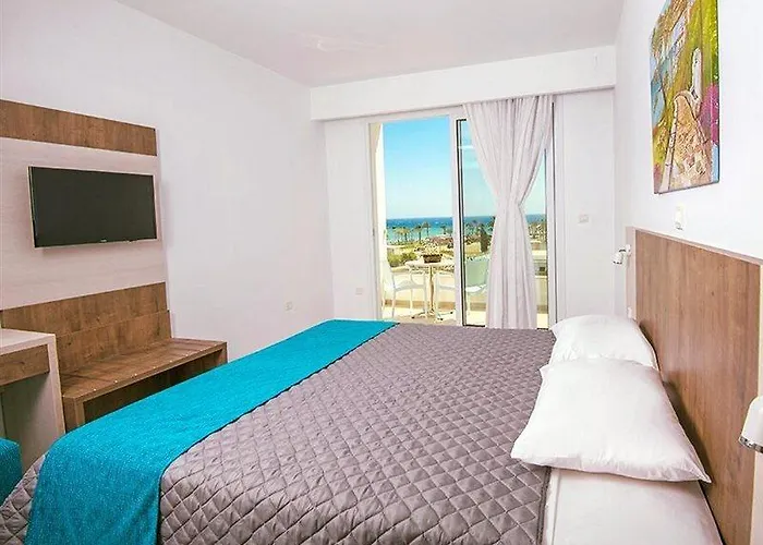 New Famagusta & Hotell 3*