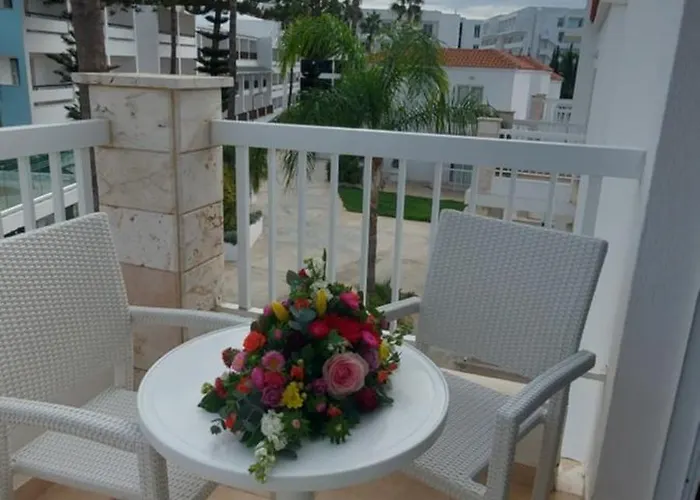 Hotel New Famagusta & 3*