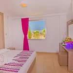 New Famagusta & Szálloda 3*