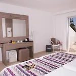 Szálloda New Famagusta & Ajía Nápa