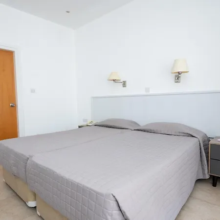 Отель New Famagusta & 3*