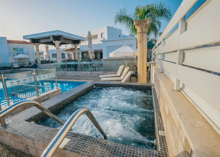 New Famagusta & Hotell 3*